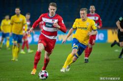 开云APP-柏林赫塔主场不敌对手，遭遇失利