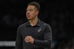 开云体育官网-马刺队主帅调整战术，带领球队取得胜利的简单介绍