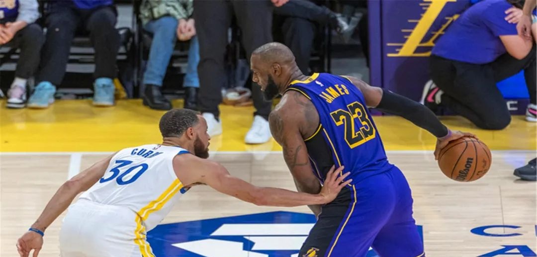 湖人逆转骑士,全队表现出色 湖人逆转骑士,全队表现出色