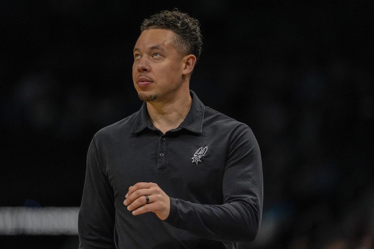 马刺队主帅调整战术,带领球队取得胜利的简单介绍 马刺队主帅调整战术,带领球队取得胜利的简单介绍