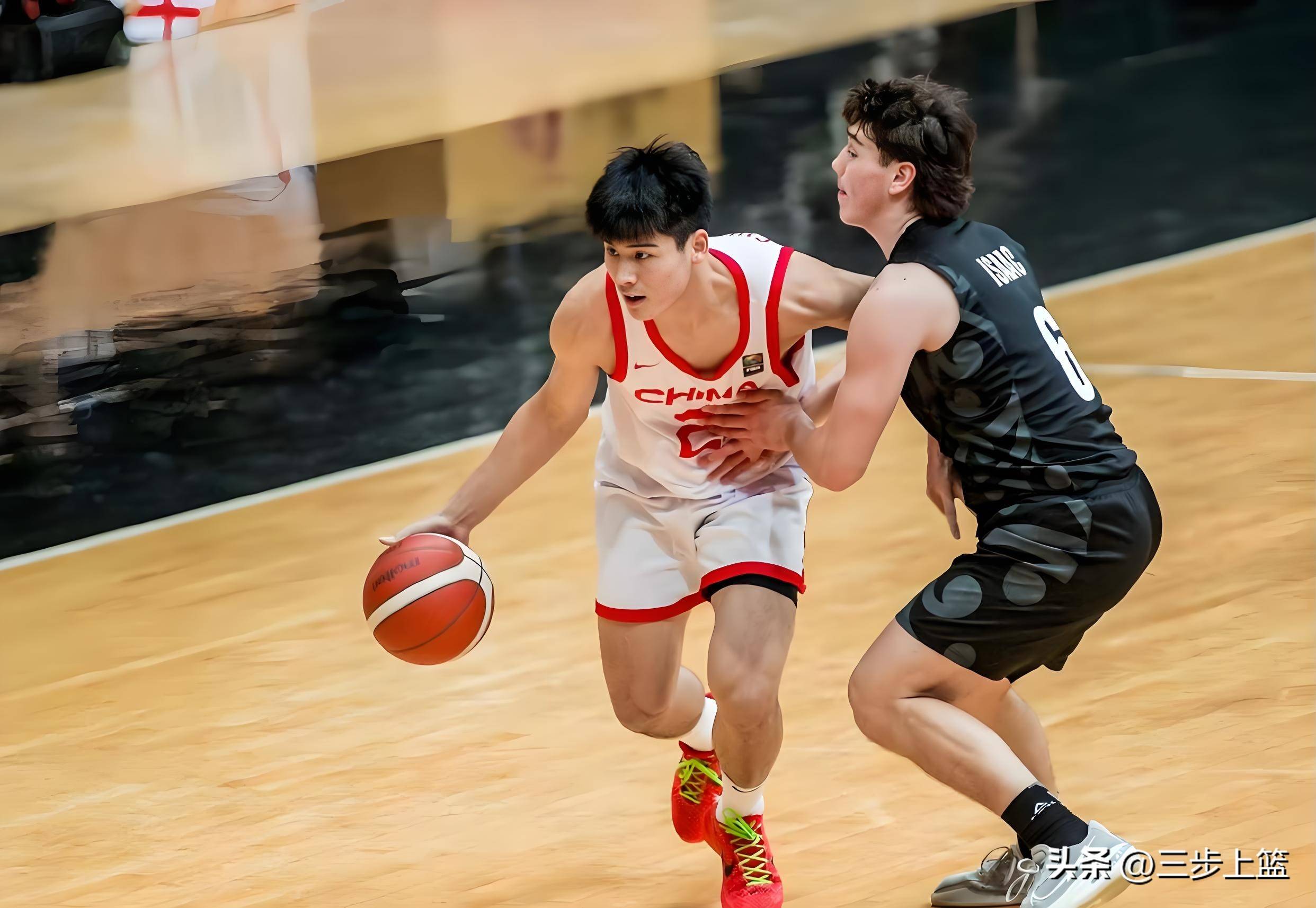 燃情之战!球员们在国际比赛中斗志昂扬 燃情之战!球员们在国际比赛中斗志昂扬