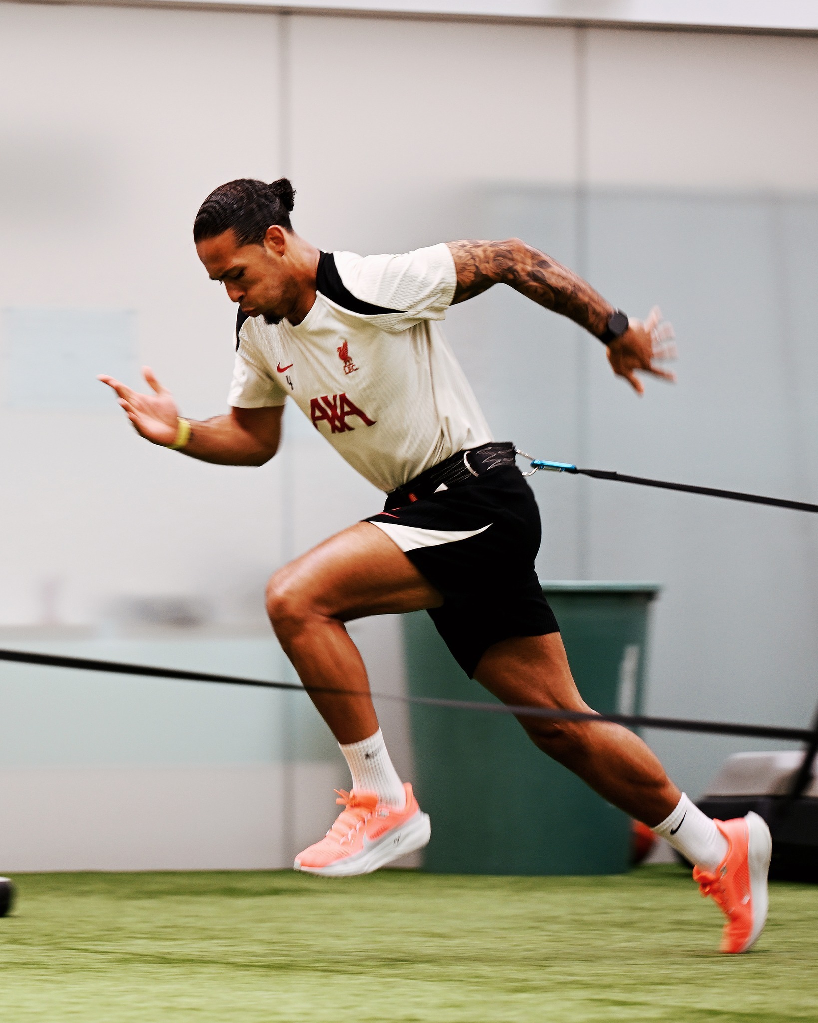 利物浦教练场边指挥，战术调整奏效的简单介绍