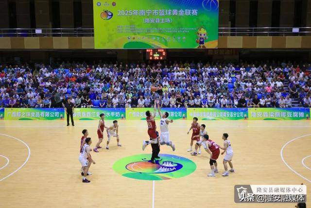 英勇竞争！球员们彰显拼搏精神