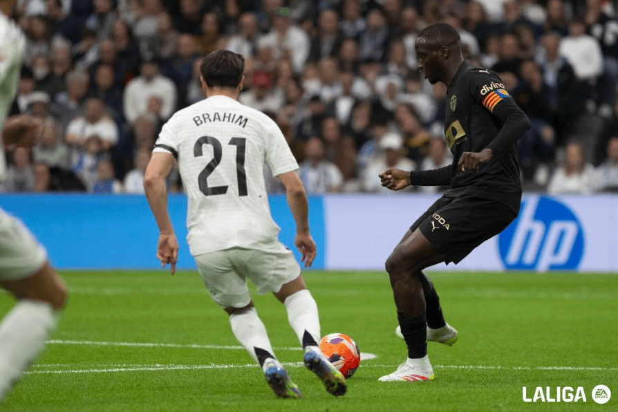 关于皇马轻取瓦伦西亚晋级西甲杯赛四强的信息