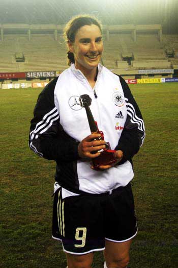 德国国家女子足球队迎来新教练,备战重要比赛 德国国家女子足球队迎来新教练,备战重要比赛