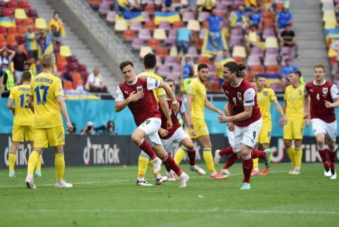 包含波黑队在比赛中落败，前路不明的词条