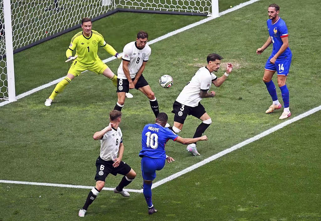 足球赛事中队员之间的默契配合