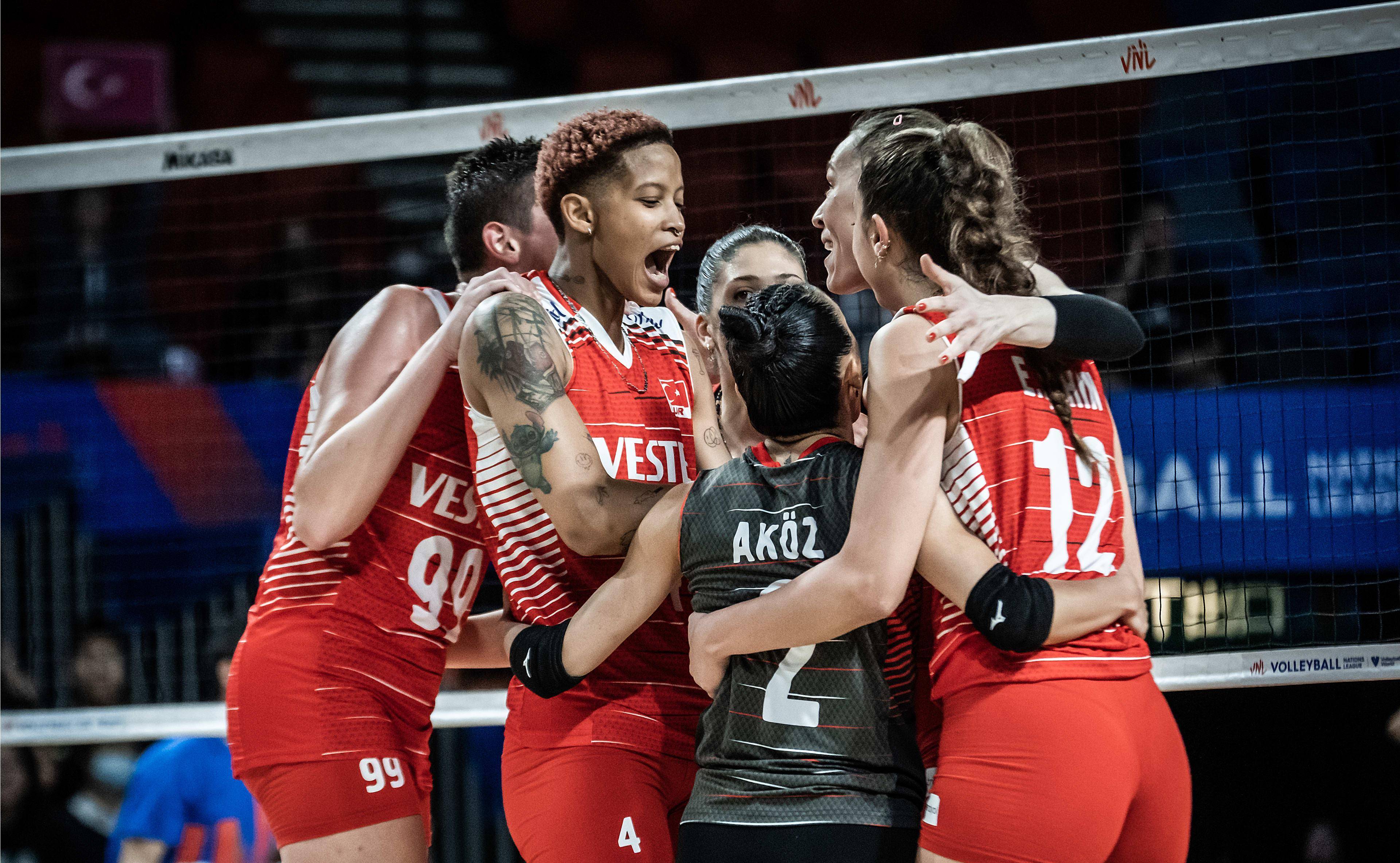 包含奥地利横扫波兰，孙兴慜扛起全队的词条