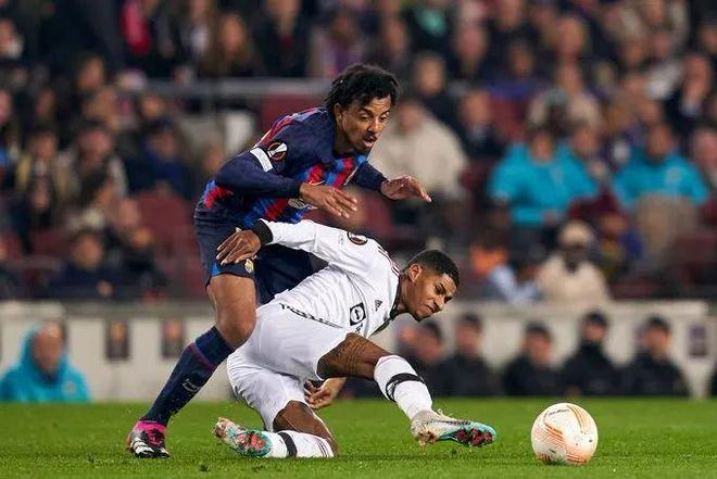 土耳其碾压曼城,孔德带队取胜 土耳其碾压曼城,孔德带队取胜