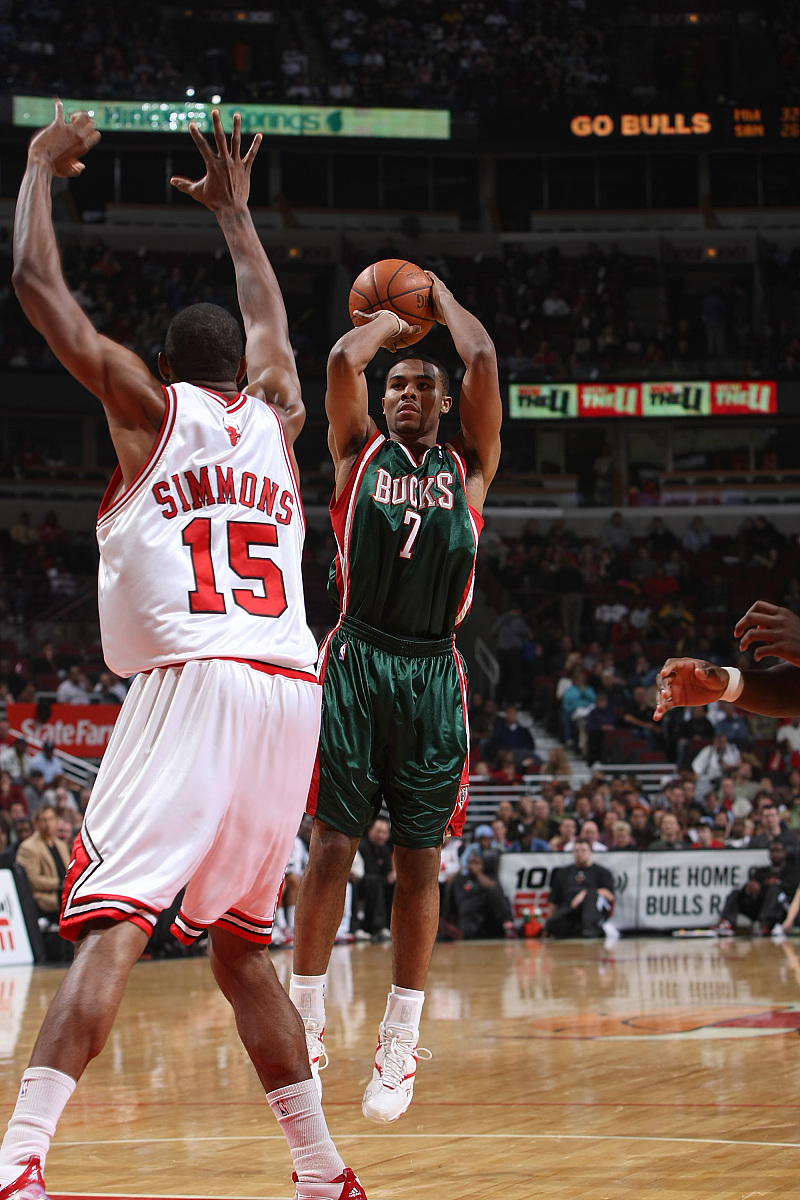 塞尔维亚男篮翻盘雄鹿B队，卡鲁索统治全场的简单介绍