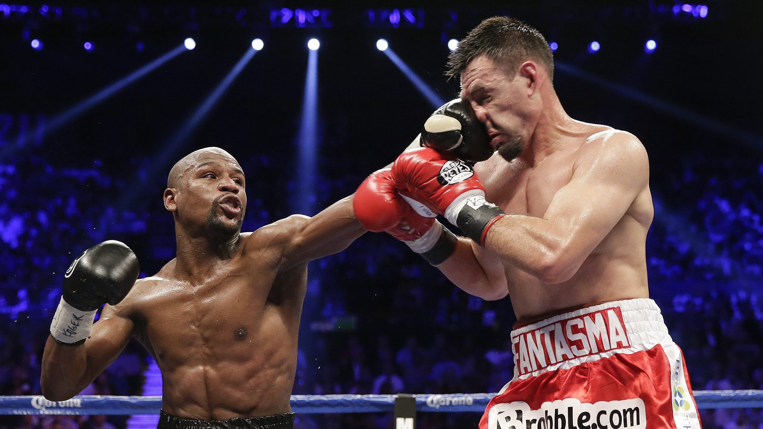 格子军团力克卫冕冠军,苏亚雷斯逆境刷新传奇纪录